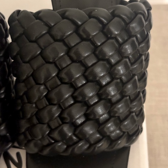 NIB Solid Black Color Faux Leather Square Toe Braided Mule Sandal. Size 8 đź–¤ - Picture 8 of 11